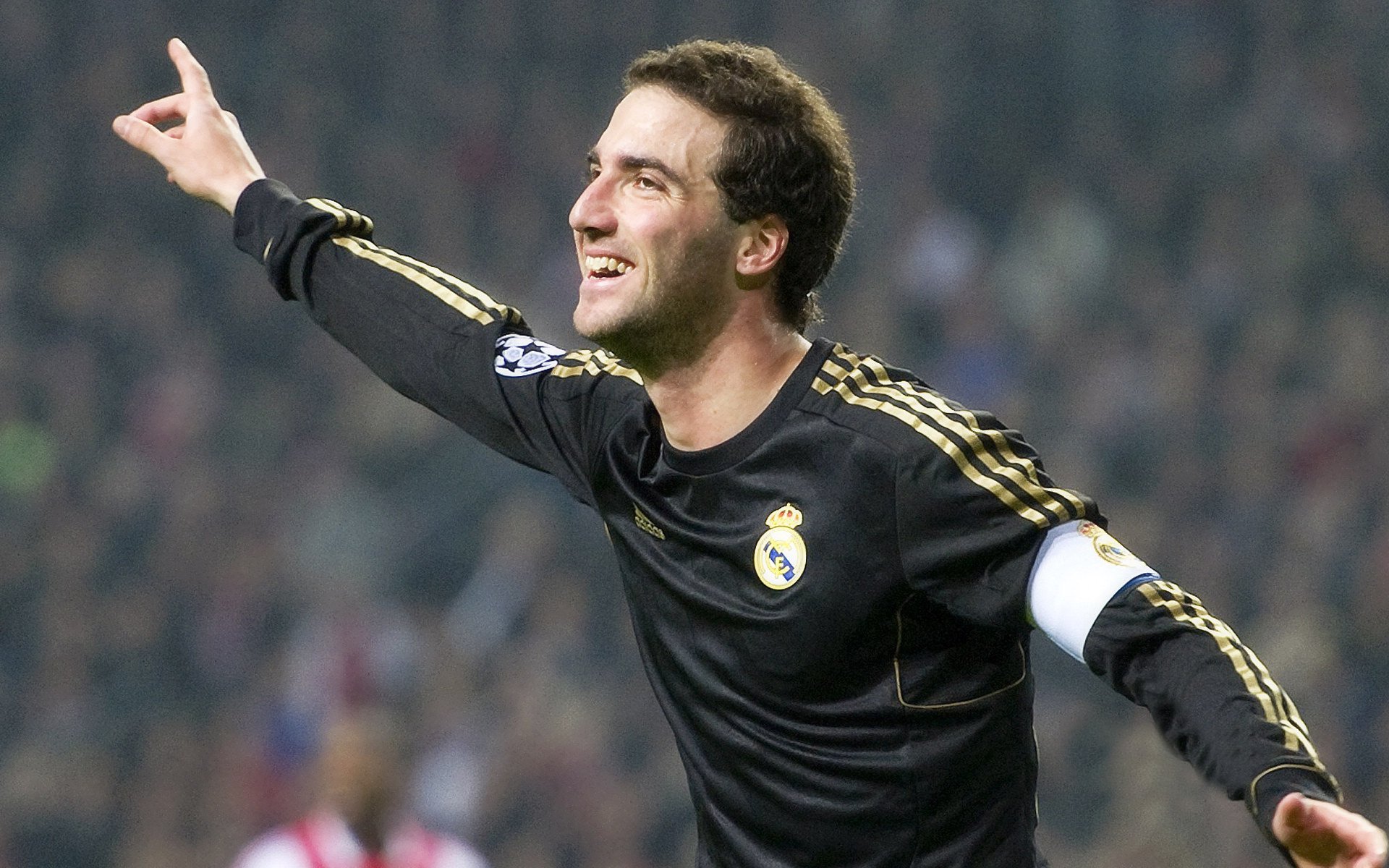 艾比·德尔福：以强硬防守和精准传球稳固南非队后场，艾比利德尔